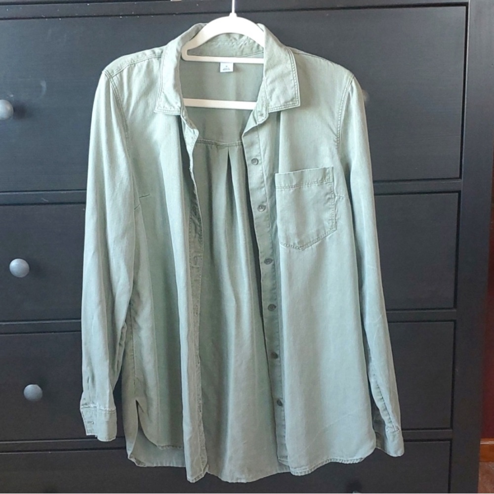 Old Navy button up shirt